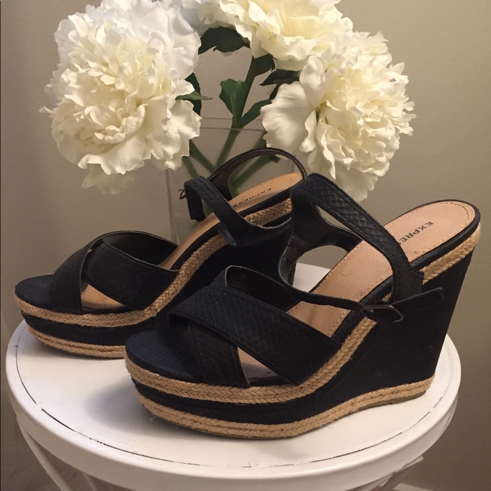 Express black casual wedges size 9